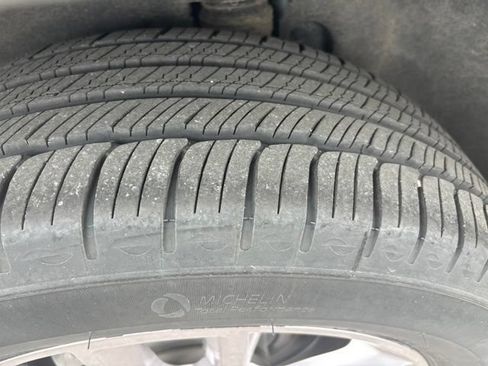 Used 2023 GMC Terrain SLT w/ LPO, Floor Liner Package FWD image 13