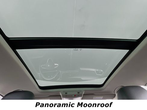 Used 2022 Volkswagen Tiguan SE w/ Panoramic Sunroof Package image 10