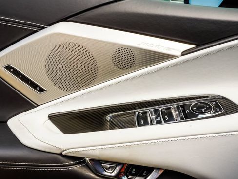 Used 2022 Chevrolet Corvette Stingray Premium Conv w/ Z51 Performance Package RWD image 38