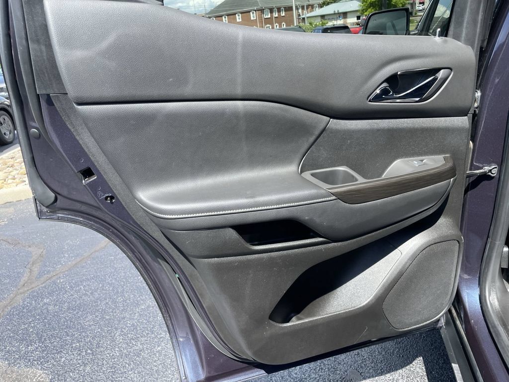 Used 2019 GMC Acadia SLT AWD/4WD image 22