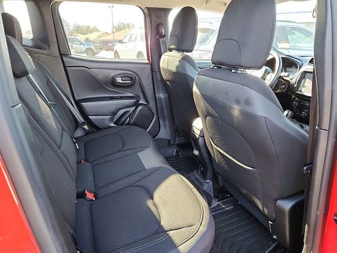 Used 2022 Jeep Renegade Latitude w/ Convenience Group image 9