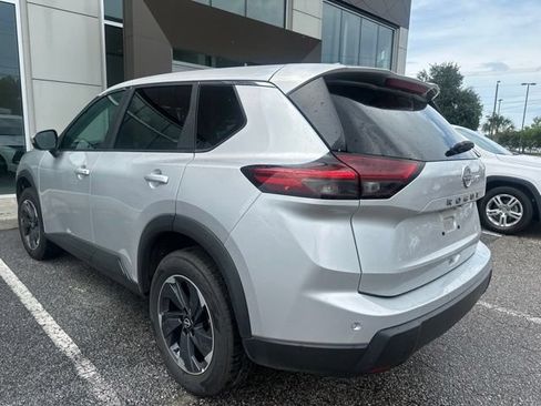 Used 2025 Nissan Rogue SV FWD image 12