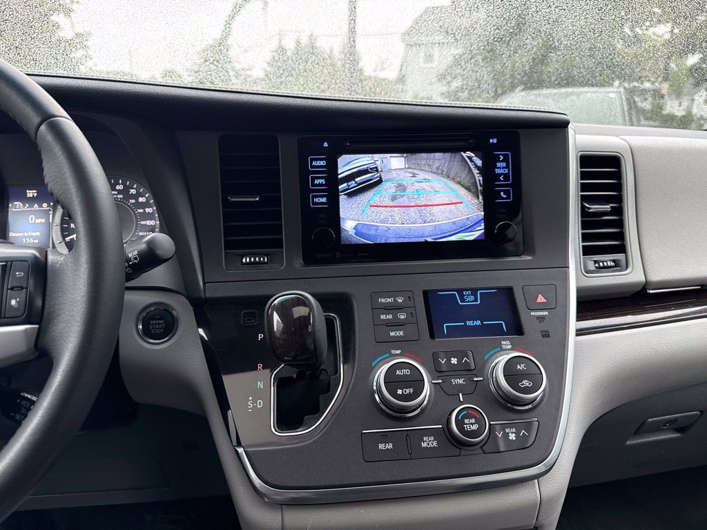 Used 2017 Toyota Sienna AWD image 28