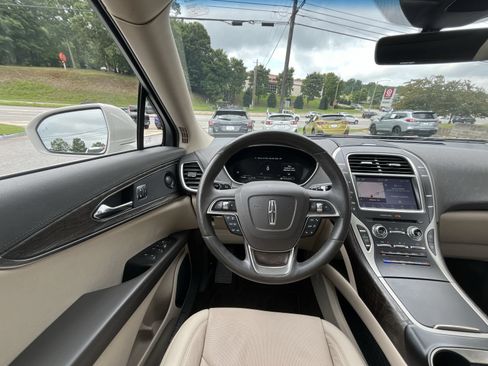 Used 2020 Lincoln Nautilus Reserve AWD/4WD image 18