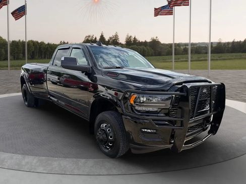 Used 2022 RAM 3500 Limited AWD/4WD image 12