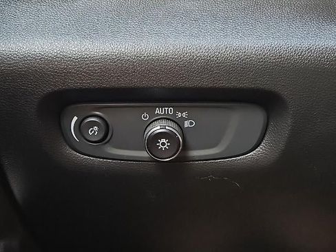 Used 2023 Chevrolet Traverse RS FWD image 25