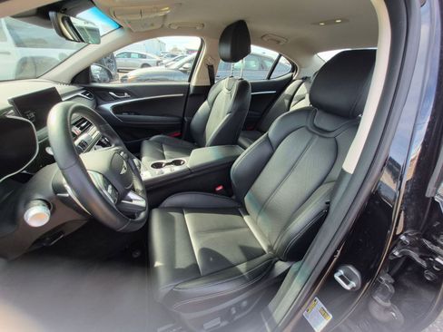 Used 2025 Genesis G70 2.5T image 13
