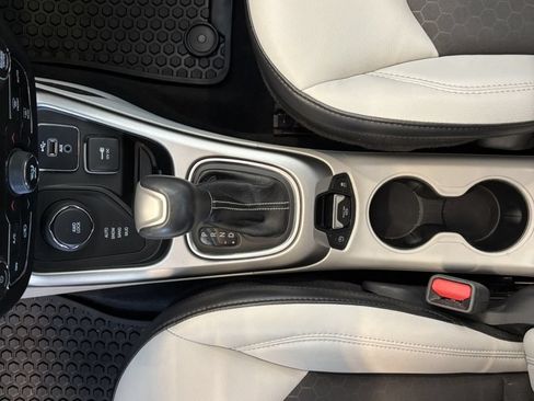 Used 2018 Jeep Compass Latitude w/ Popular Equipment Group AWD/4WD image 19