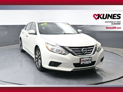 Used 2016 Nissan Altima 2.5 SL w/ 2.5 Technology Package