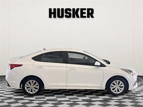 Used 2021 Hyundai Accent SE image 2