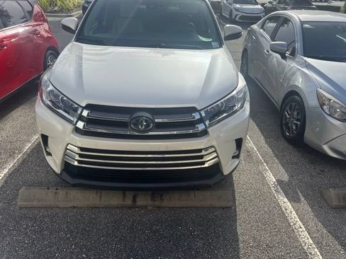 Used 2019 Toyota Highlander Limited AWD/4WD image 9