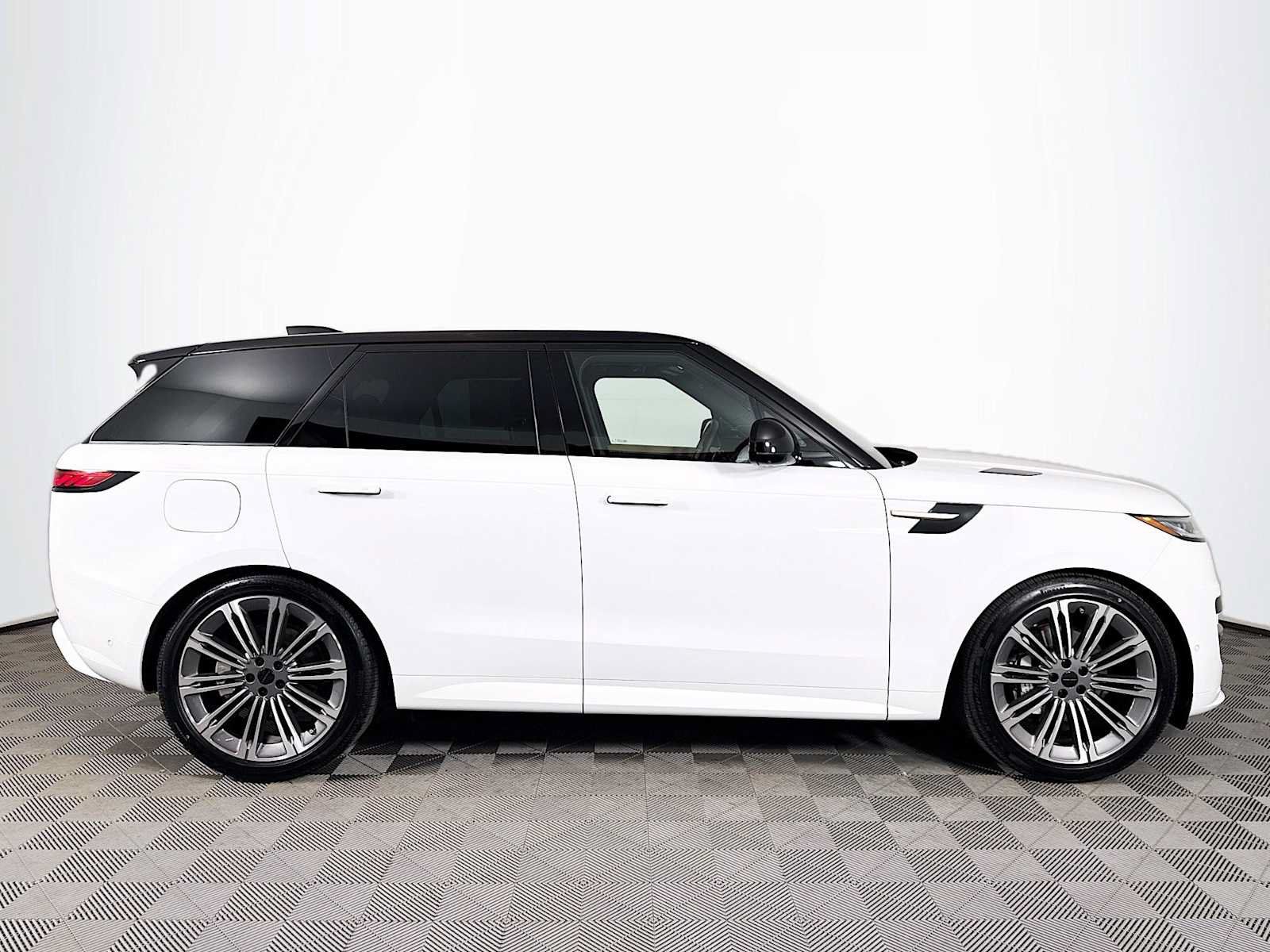 New 2026 Land Rover Range Rover Sport Dynamic SE AWD/4WD image 4