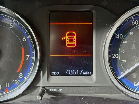 Used 2019 Toyota Corolla LE FWD image 18