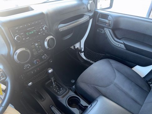 Used 2015 Jeep Wrangler Unlimited Sport w/ Quick Order Package 24S AWD/4WD image 16