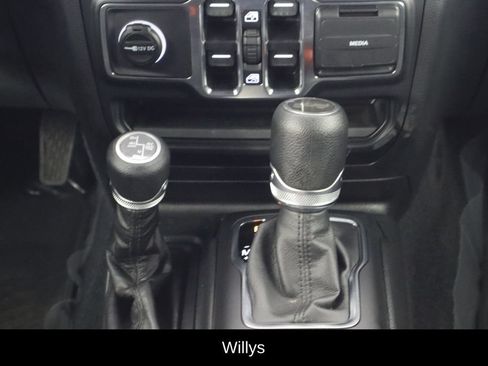 Used 2023 Jeep Wrangler Unlimited w/ Sun & Screen Package AWD/4WD image 27