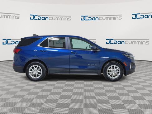 Used 2022 Chevrolet Equinox LT FWD image 2