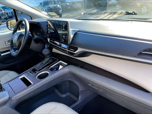 Used 2024 Toyota Sienna LE image 14