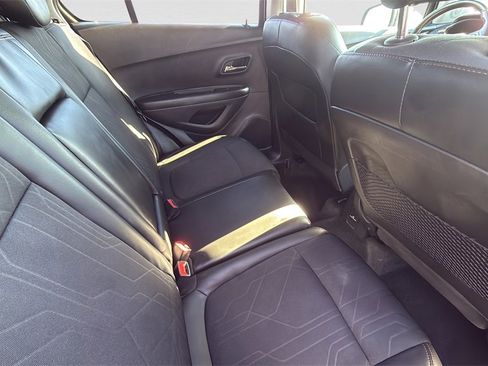 Used 2022 Chevrolet Trax LT w/ Driver Confidence Package image 18