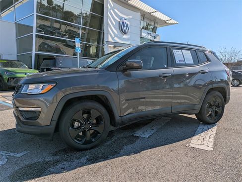 Used 2021 Jeep Compass Latitude image 2