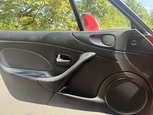 Used 2005 MAZDA MX-5 Miata RWD image 22