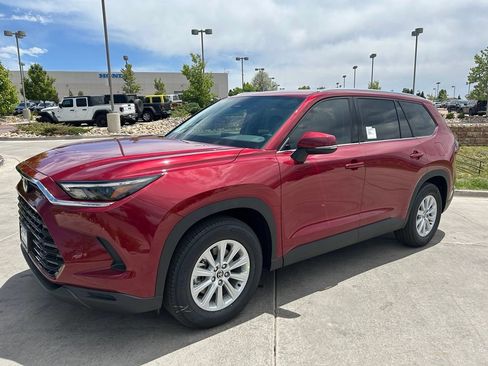 Used 2022 Toyota RAV4 XSE AWD/4WD image 3