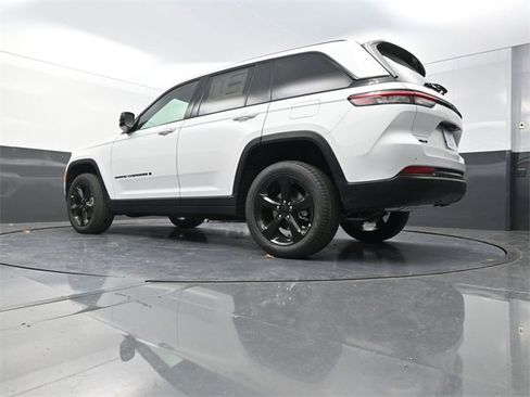 New 2025 Jeep Grand Cherokee Limited image 21