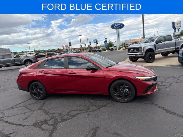Used 2026 Hyundai Elantra SEL w/ Cargo Package FWD image 3