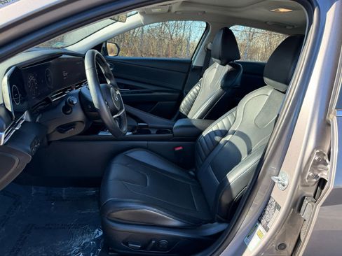 Used 2023 Hyundai Elantra Limited image 18