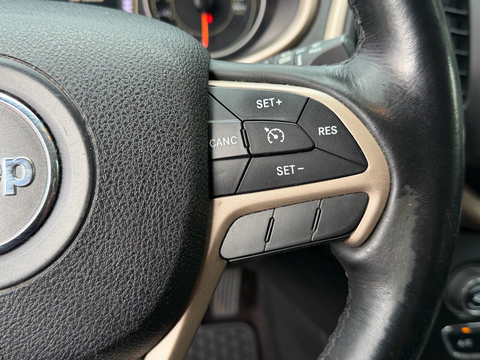 Used 2016 Jeep Cherokee 75th Anniversary FWD image 38