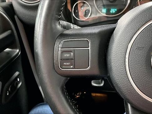 Used 2017 Jeep Wrangler Unlimited Sahara AWD/4WD image 11