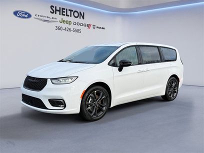 New 2026 Chrysler Pacifica Select