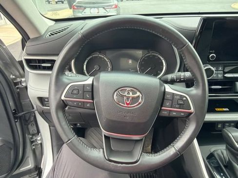 Used 2023 Toyota Highlander XLE FWD image 21
