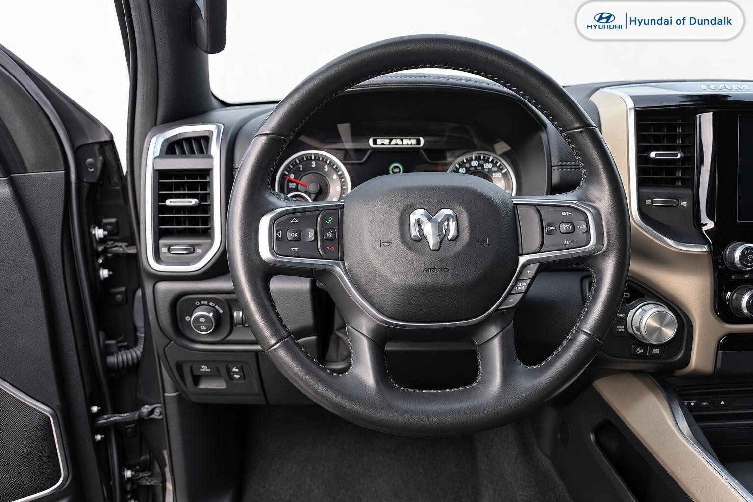 Used 2019 RAM 1500 Laramie AWD/4WD image 10