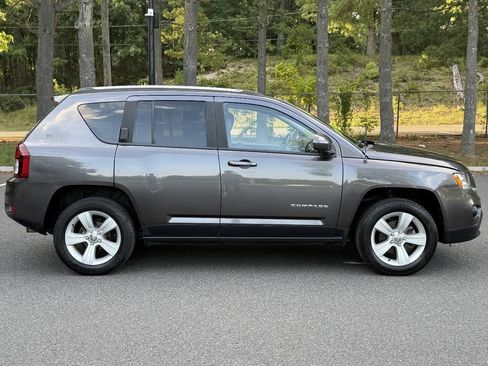 Used 2016 Jeep Compass Latitude AWD/4WD image 4