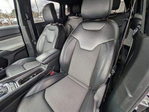 Used 2024 Jeep Compass Latitude image 18