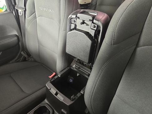 Used 2022 Jeep Wrangler Unlimited Sahara w/ LED Lighting Group image 29