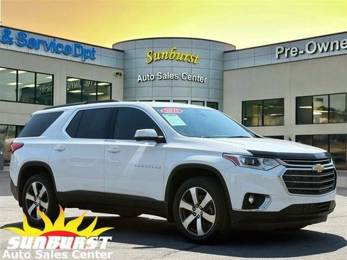Used 2021 Chevrolet Traverse LT w/ LT Premium Package AWD/4WD image 1