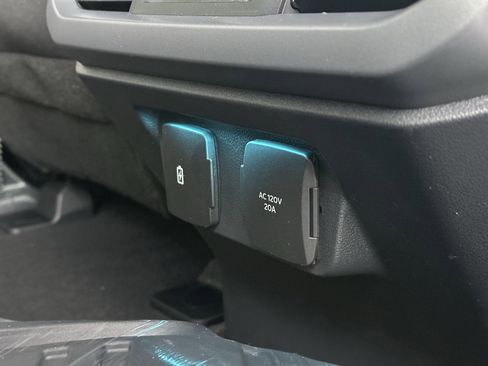 New 2025 Ford F150 XLT w/ Equipment Group 302A MID image 31