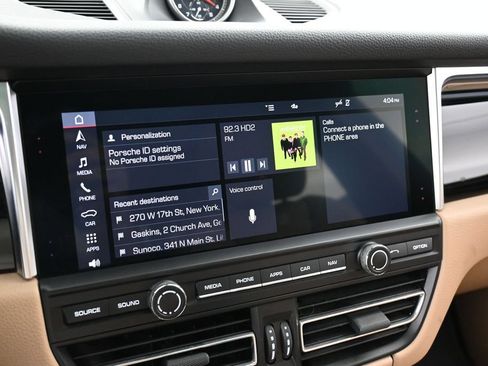 Certified 2021 Porsche Macan S AWD/4WD image 19