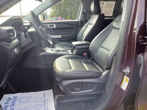 Used 2022 Ford Explorer XLT w/ Equipment Group 202A AWD/4WD image 12