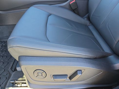 New 2025 Audi Q3 2.0T Premium image 28