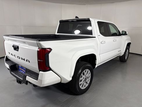 Used 2025 Toyota Tacoma SR5 AWD/4WD image 8