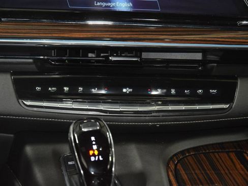 Used 2023 Cadillac Escalade Premium Luxury AWD/4WD image 34