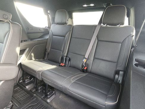 Used 2022 GMC Yukon SLT w/ SLT Luxury Package image 24