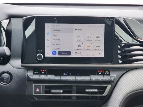 Used 2025 Toyota Camry SE w/ Convenience Package image 27