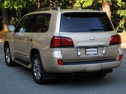 Used 2011 Lexus LX 570 4WD w/ Luxury Pkg image 16