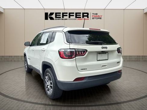 Used 2018 Jeep Compass Latitude FWD image 3