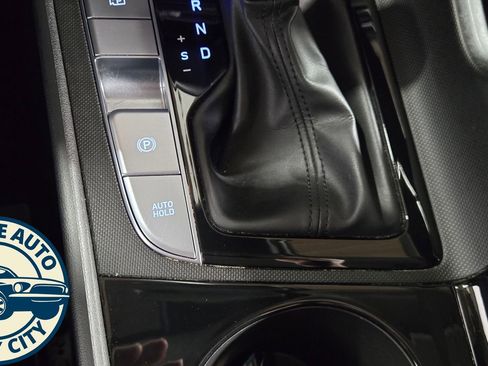 Used 2024 Hyundai Elantra Blue image 18