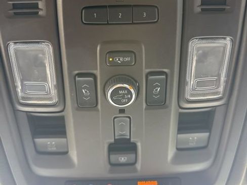 Used 2023 Chevrolet Tahoe Z71 w/ Luxury Package AWD/4WD image 31