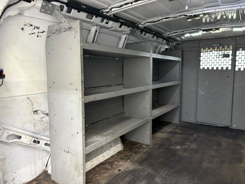 Used 2023 GMC Savana 2500 w/ Driver Convenience Package image 9